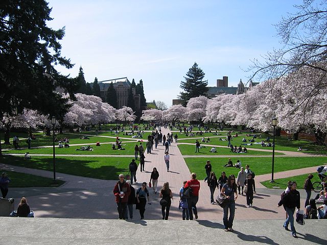https://upload.wikimedia.org/wikipedia/commons/thumb/8/80/University_of_Washington_Quad%2C_Spring_2007.jpg/640px-University_of_Washington_Quad%2C_Spring_2007.jpg