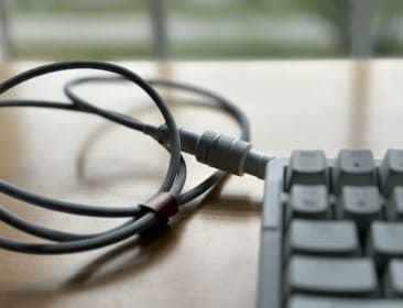 불확실한 시장 상황에 대비하기 위해, 기업은 시나리오 기반의 유연한 대응과 신사업 발굴 전략을 함께 추진할 필요가 있습니다.