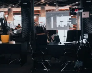 경제환경분석은 재무 전략, 가격 결정, 제품 구성에 직접적인 영향을 미칩니다.