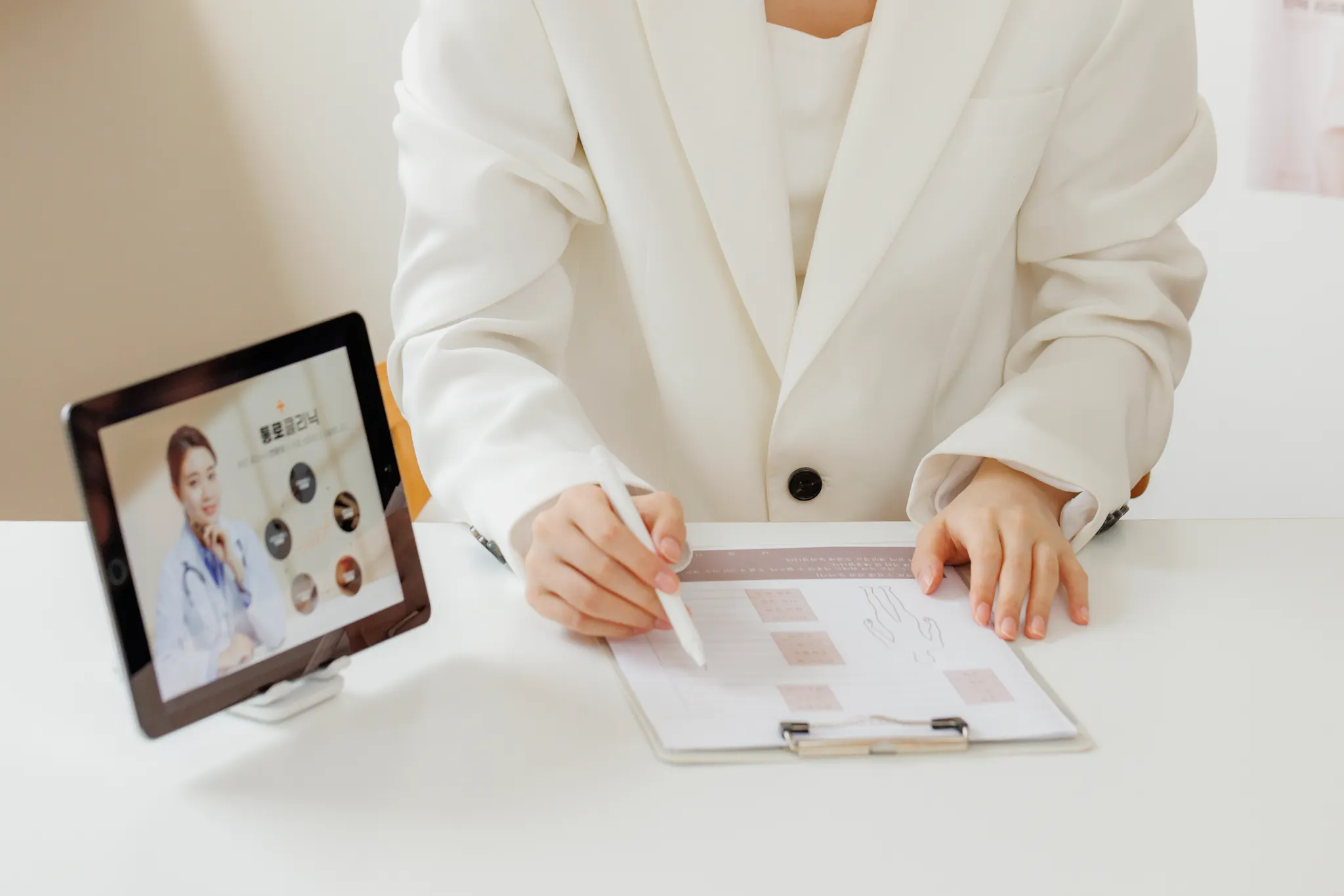 병원마케팅의 지속가능성 확보: 급변하는 광고 규제 속 '흔들리지 않는' 병원브랜딩 전략