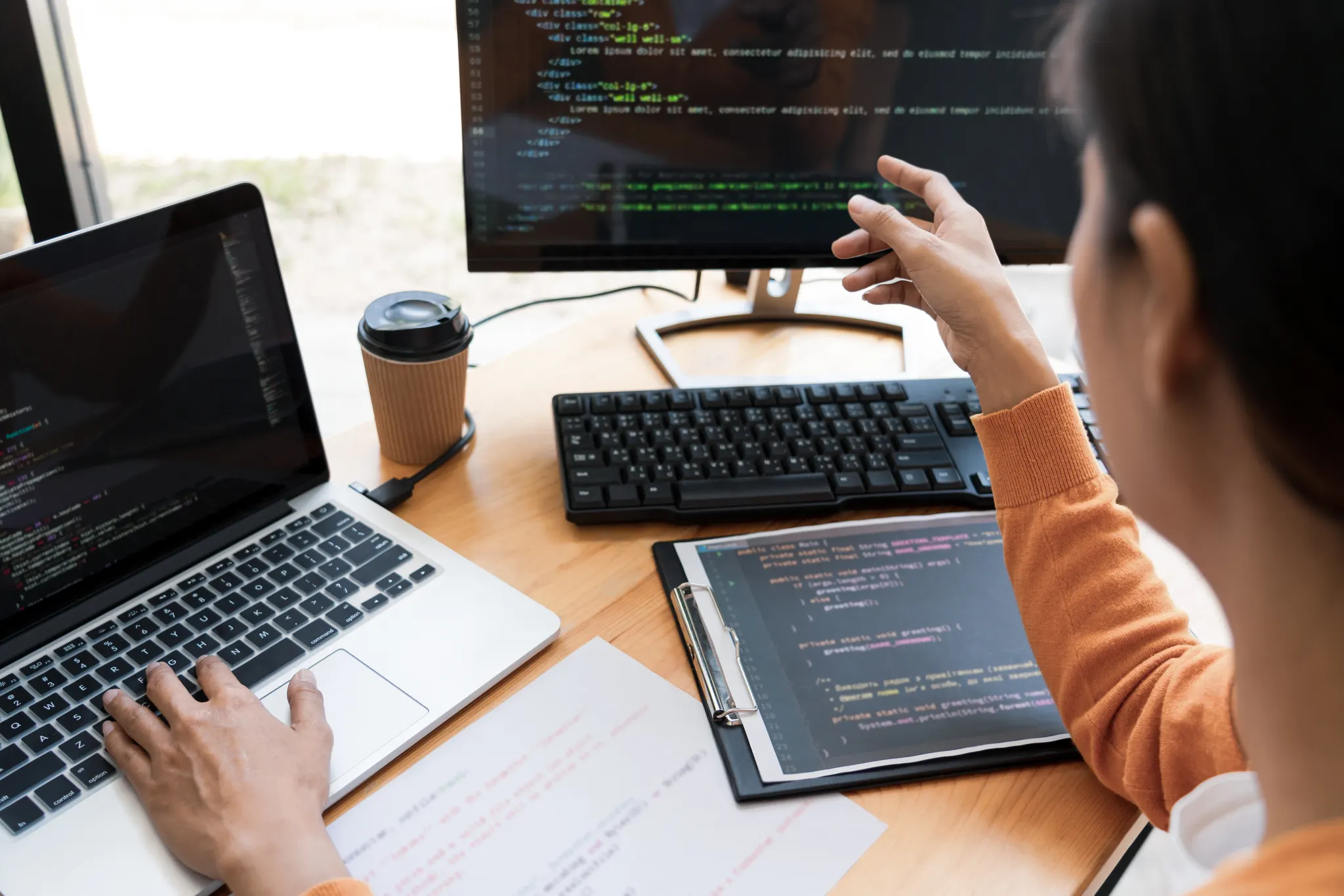 환자가 3초 만에 나가는 병원 홈페이지, '예약'을 부르는 디자인으로 바꾸려면?