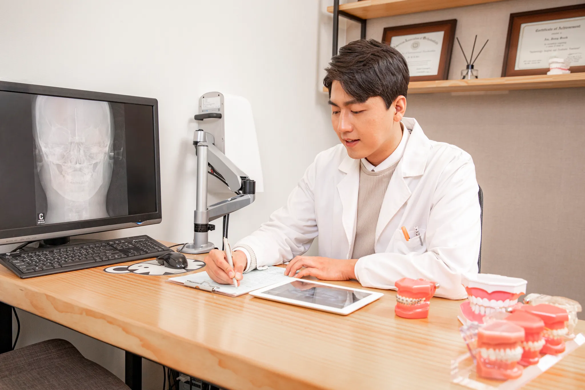 김포치과 교정 vs 임플란트, 순서가 궁금하다면? 장기역치과추천