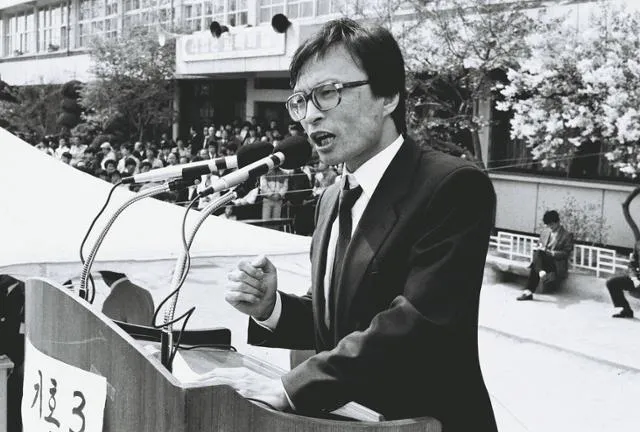 이해찬 전 국무총리가 1988년 3월 31일 당시 제13대 총선(서울 관악을) 출마해 유세를 하고 있다. 연합뉴스