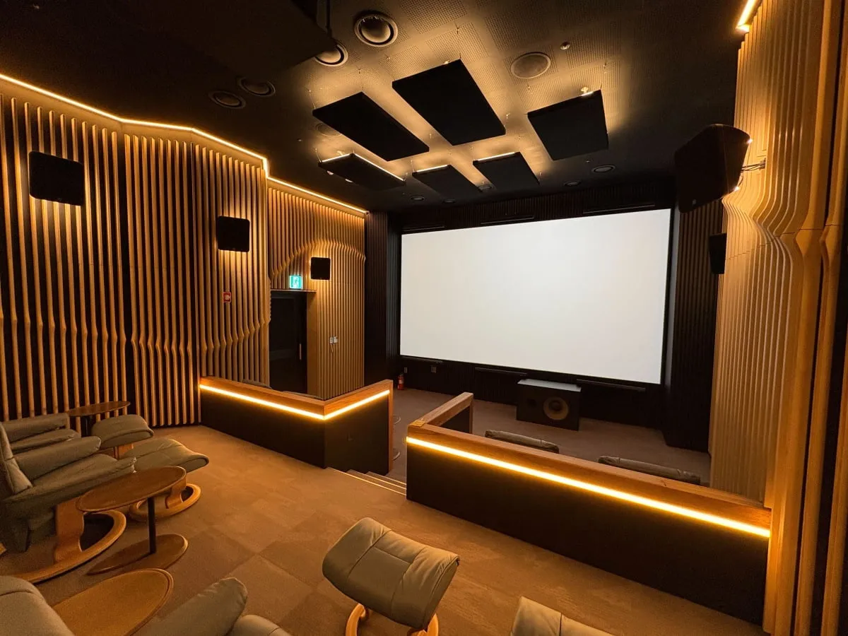 '작은 영화관'으로 넷플릭스 도전장 내민 '이 남자' [강홍민의 굿잡]