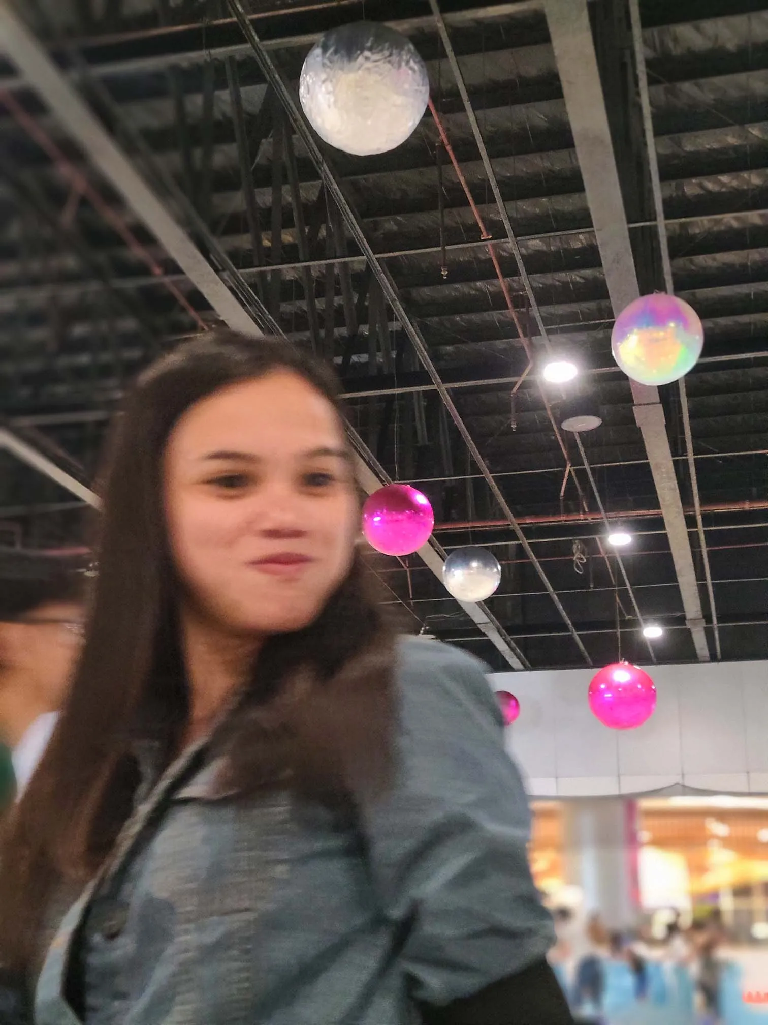 SM씨사이드몰 스케이팅장에서 신나보이는 여자친구