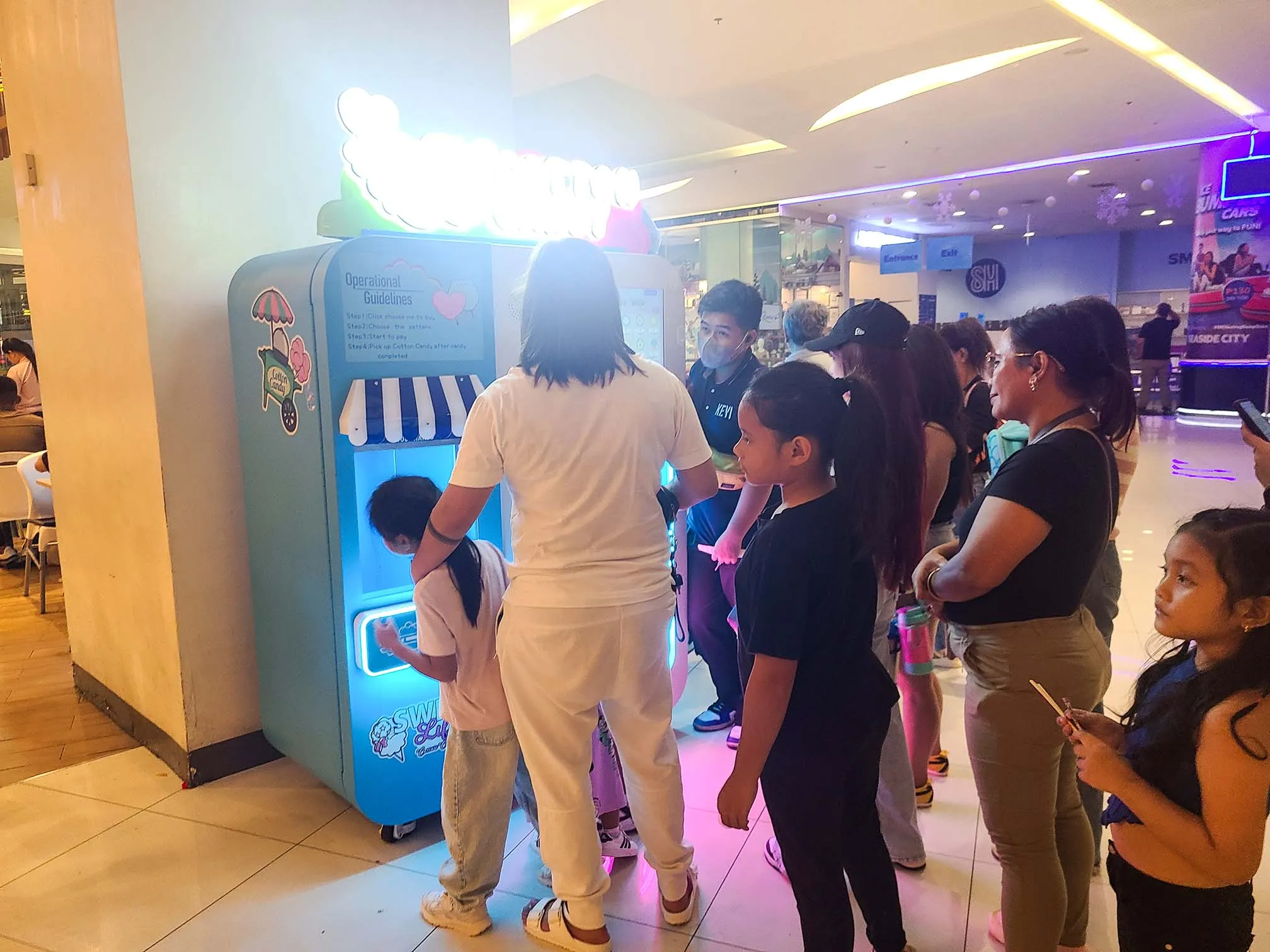 아이들에게 인기 만점인 솜사탕 기계