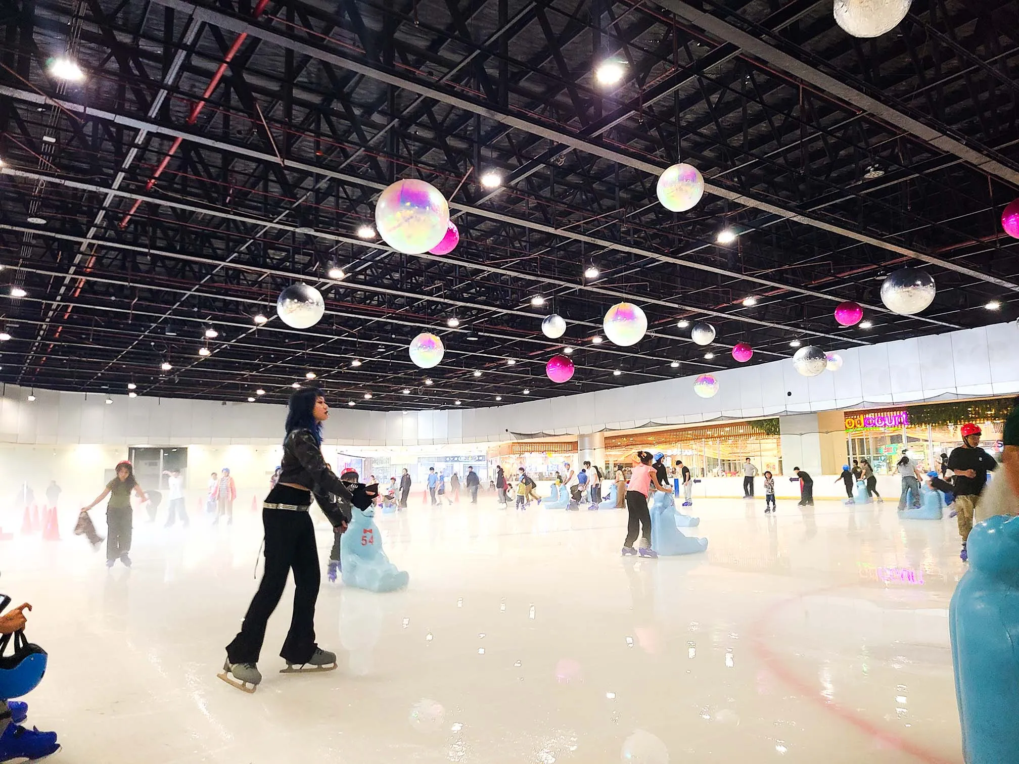 다양한 사람들이 와서 즐기는 SM씨사이드 스케이팅장