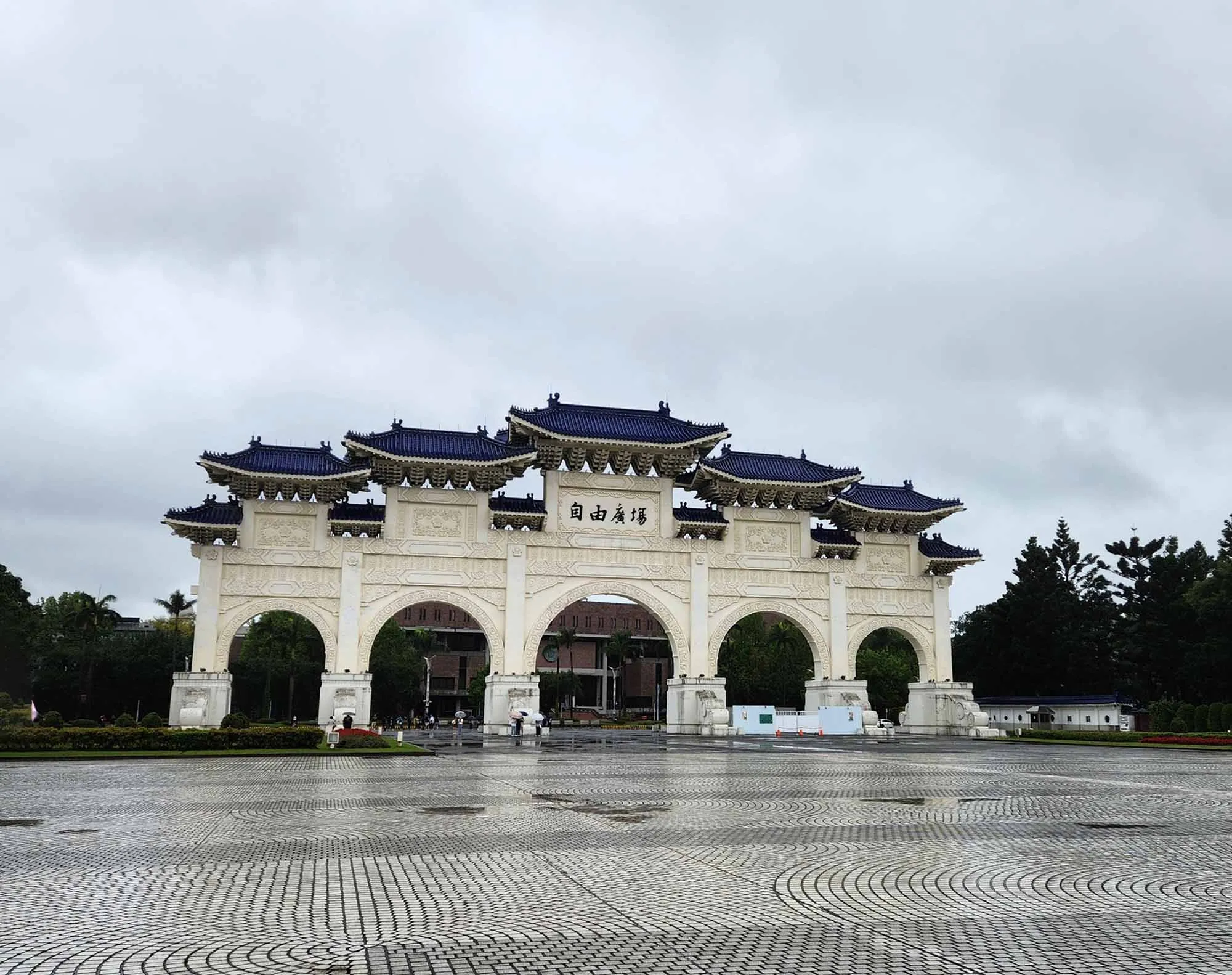 어제까지 덥다가 비오는 순간 기온이 뚝 떨어지는 3월의 대만 날씨