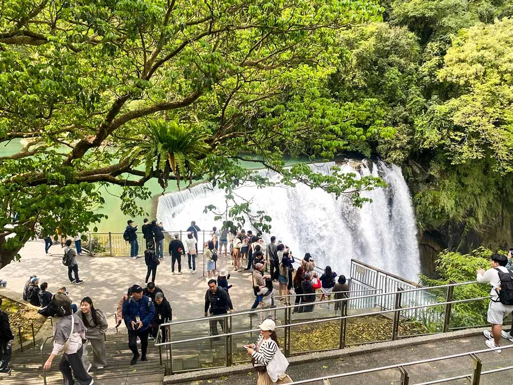 4월의 대만 스펀 폭포