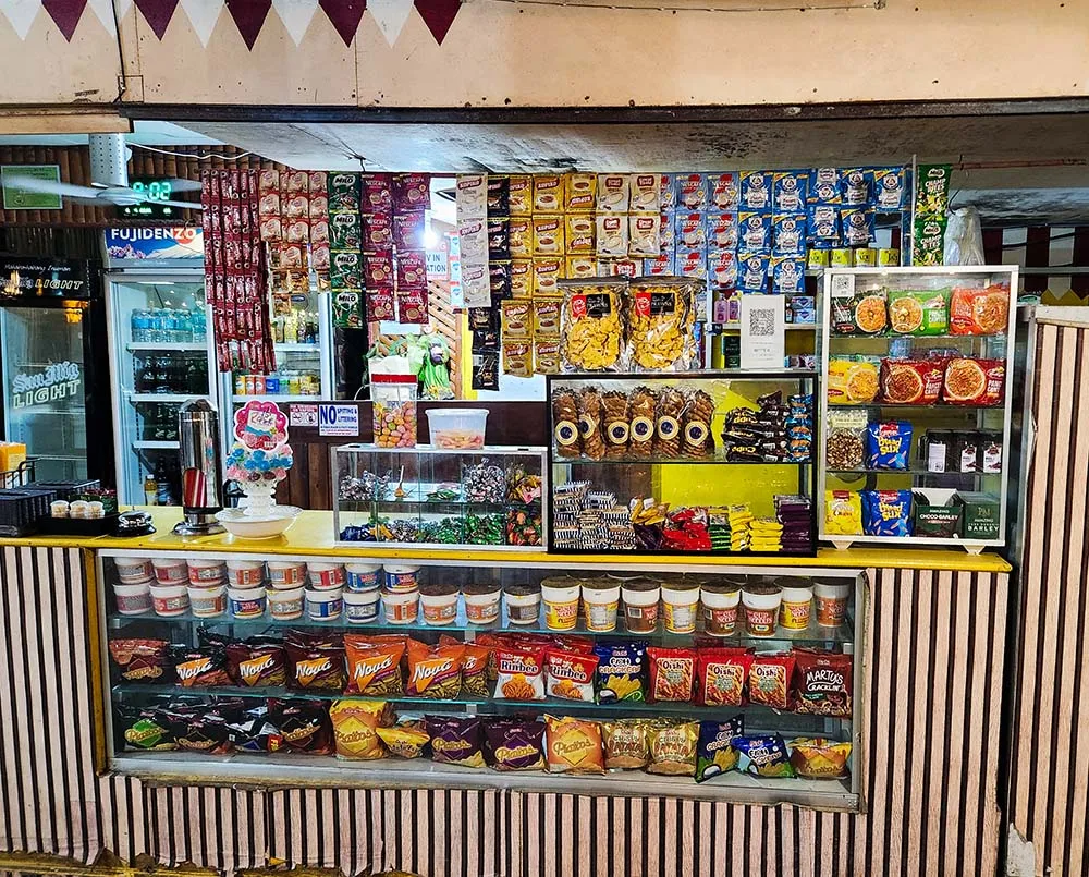 여러가지 과자부터 라면까지 구입 가능한 치니믹 레스토바