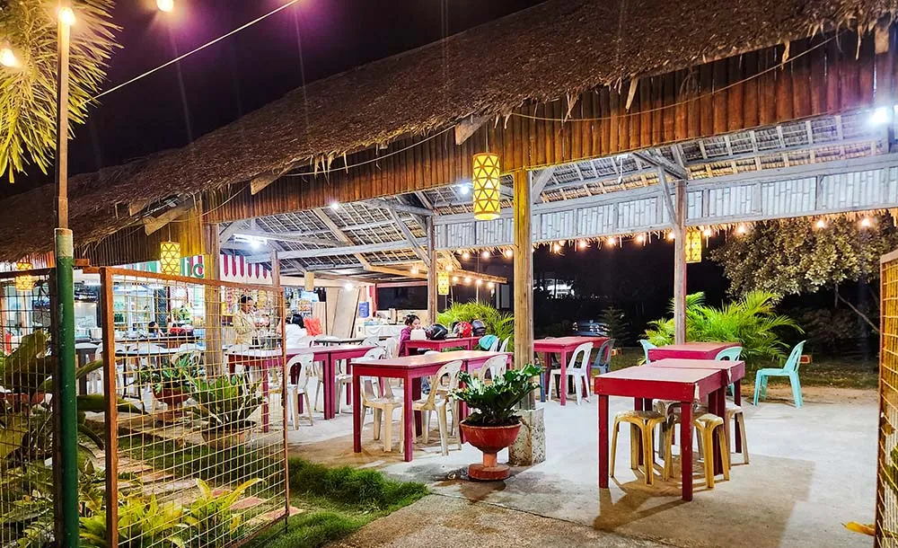 활짝 열려 있는 치니믹 레스토바