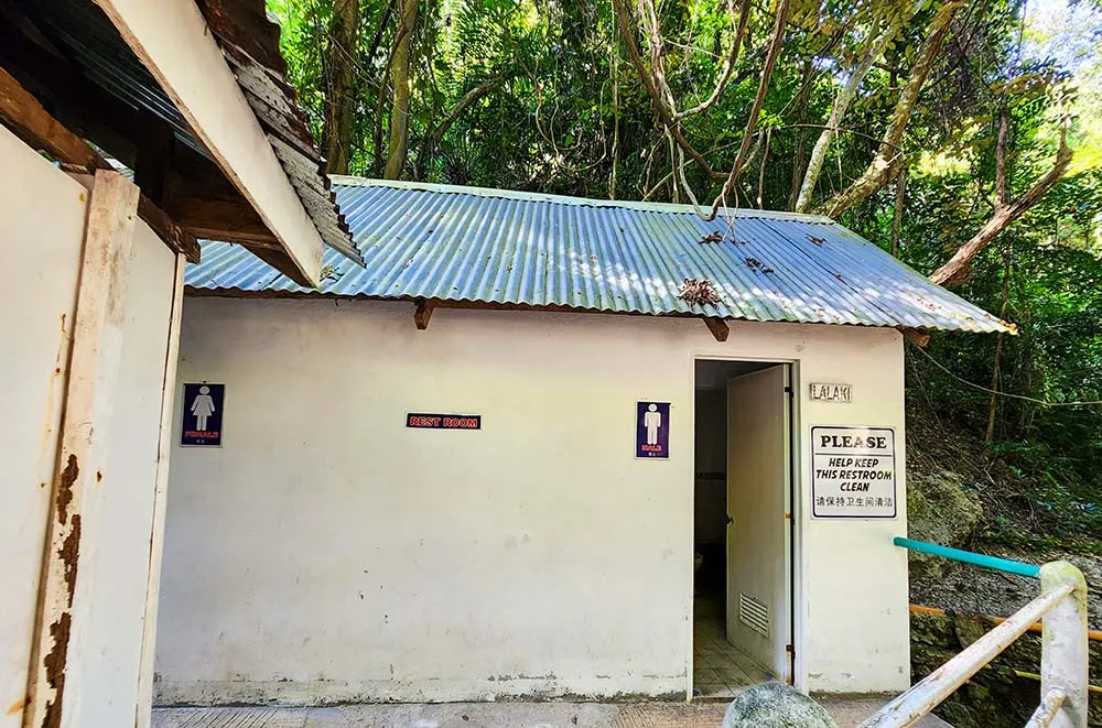 투말록 폭포 화장실