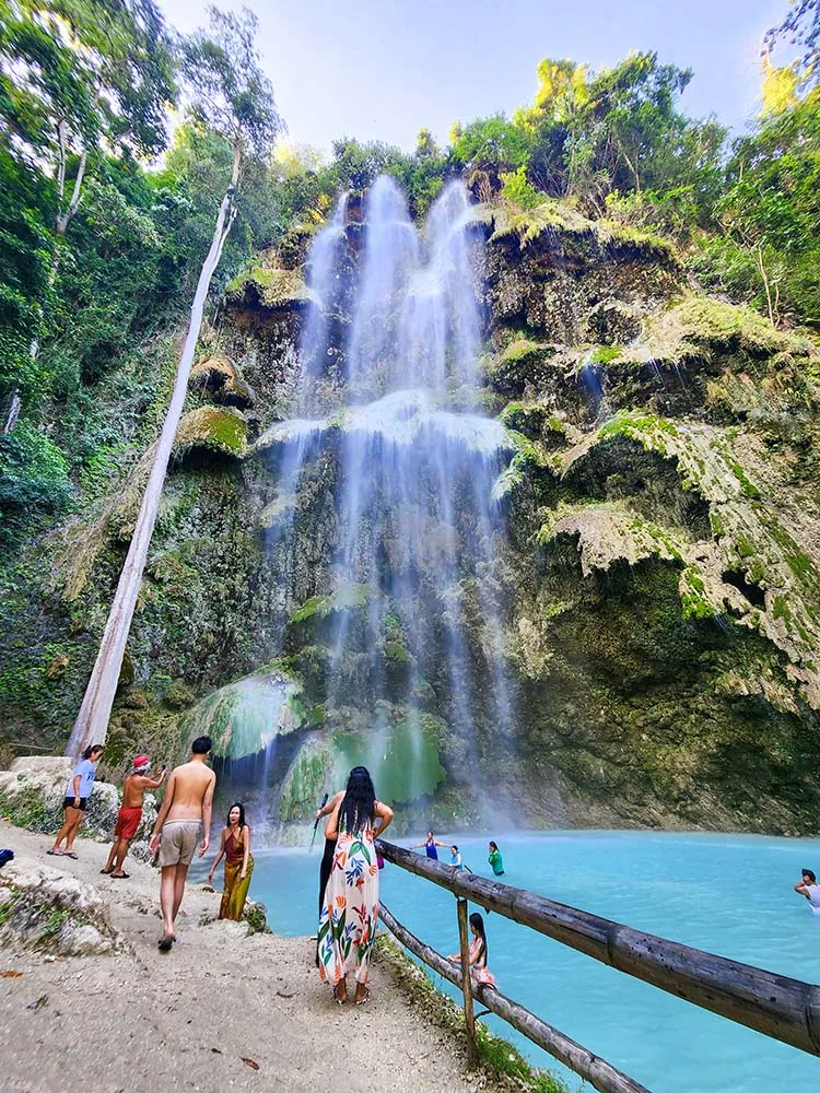 입구부터 시원했던 투말록 폭포