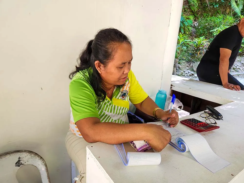 투말록 폭포 매표소 1인당 50페소