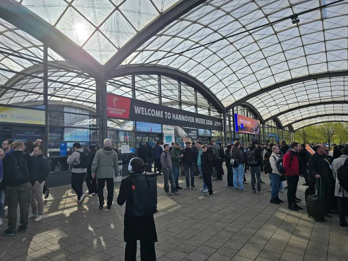 하노버 메세(Hannover Messe 2026)의 행사 전경, 사람들이 북적이고 있다.