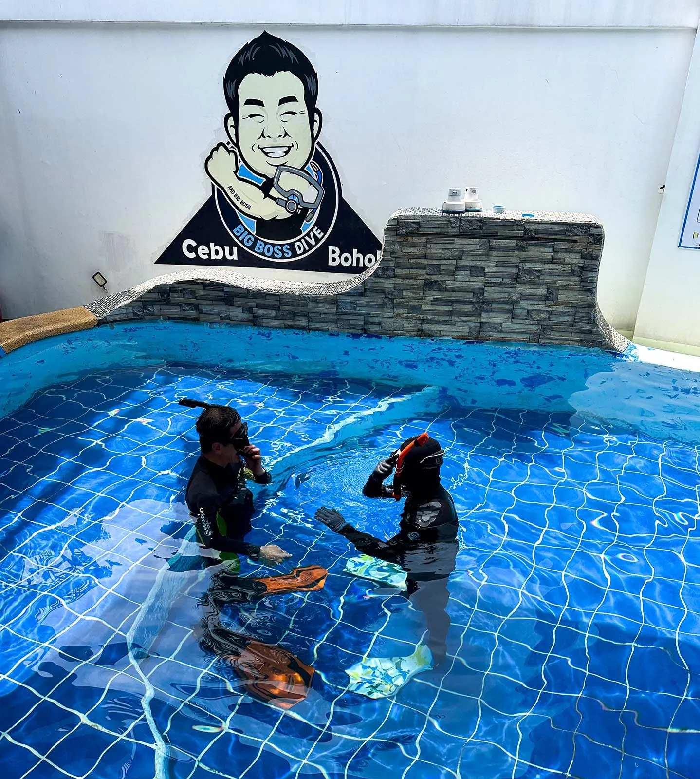 Open water course pool session in Cebu – 세부 오픈워터 수영장 교육 장면