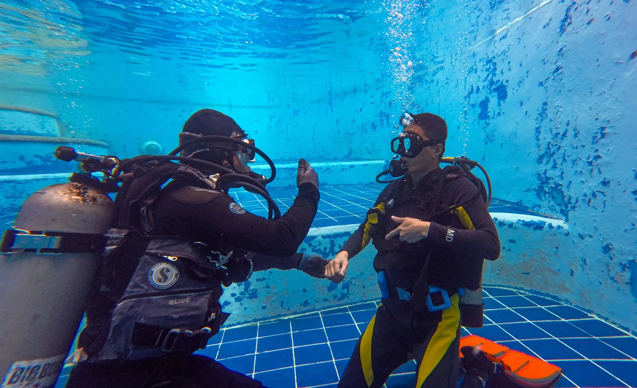 Scuba diver buoyancy control training – 중성 부력 스쿠버 교육 장면