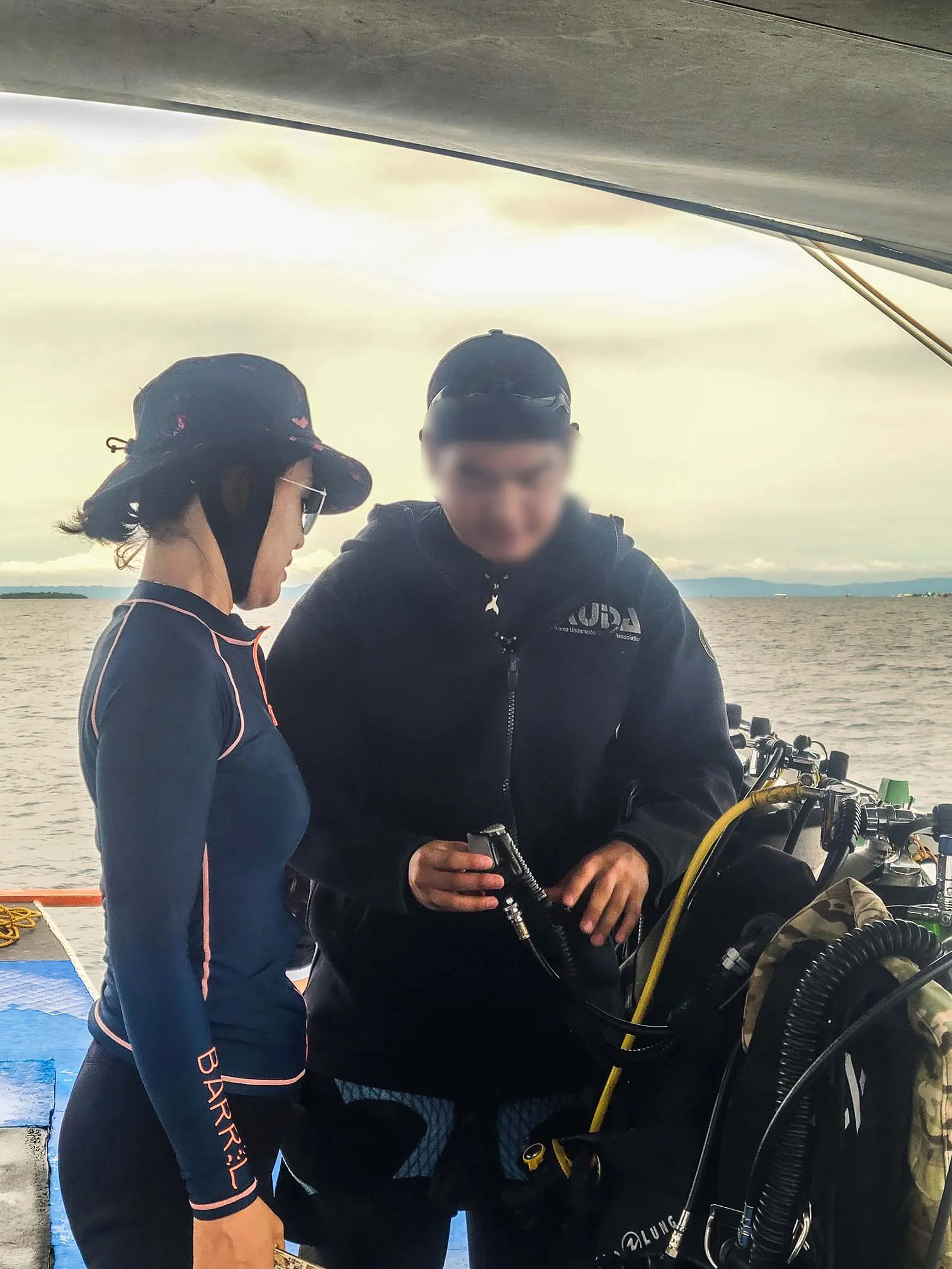 deep diving scuba 세부 딥다이빙 준비 중인 다이버
