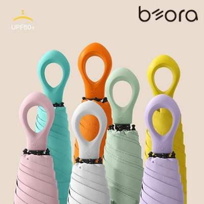 BOR(보르) 무지 초경량 멀티고리 암막 5단 우양산 제품 이미지. UPF50+ 강력한 자외선 차단 기능과 가방에 걸기 편한 링 핸들 디자인, 다양한 파스텔 컬러 라인업을 보여주는 판촉물 제작용 대표 사진