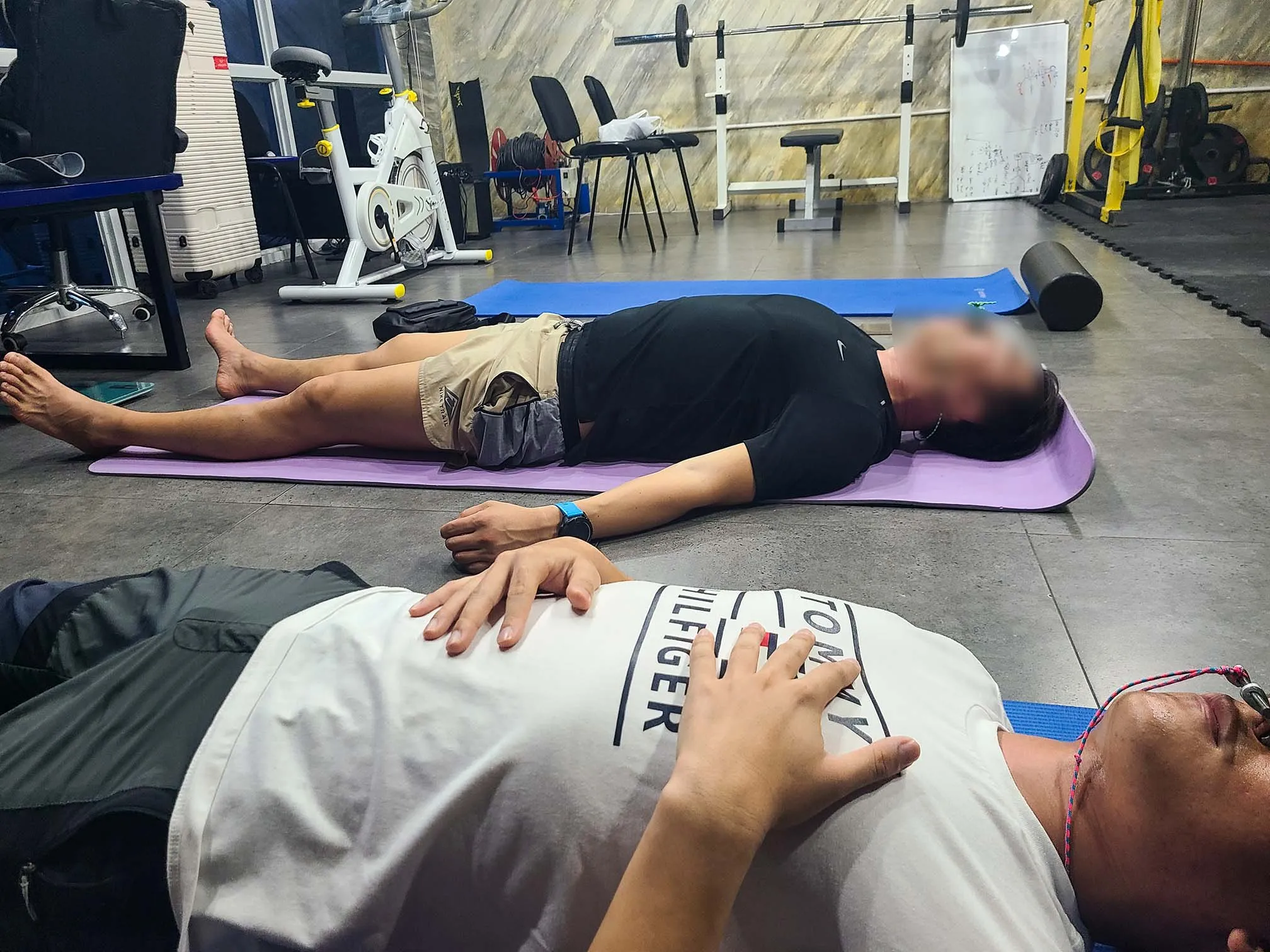 freediving contractions guide 숨 참기 훈련 중인 프리다이버