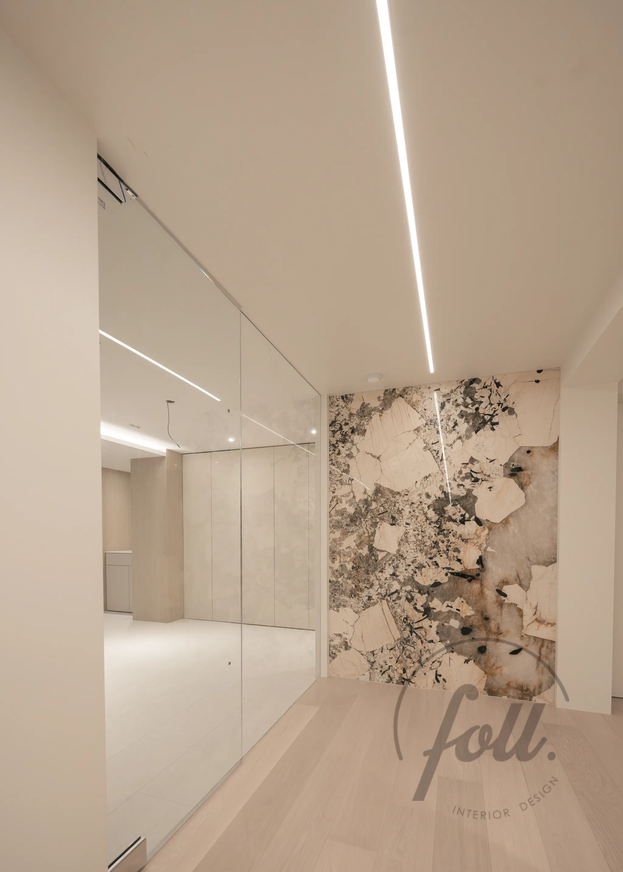 서재방 입구와 파타고니아 천여 대리석